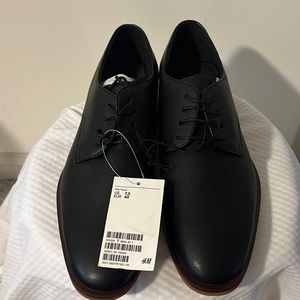 H&M men leather dress shoes, color black. New with tags.